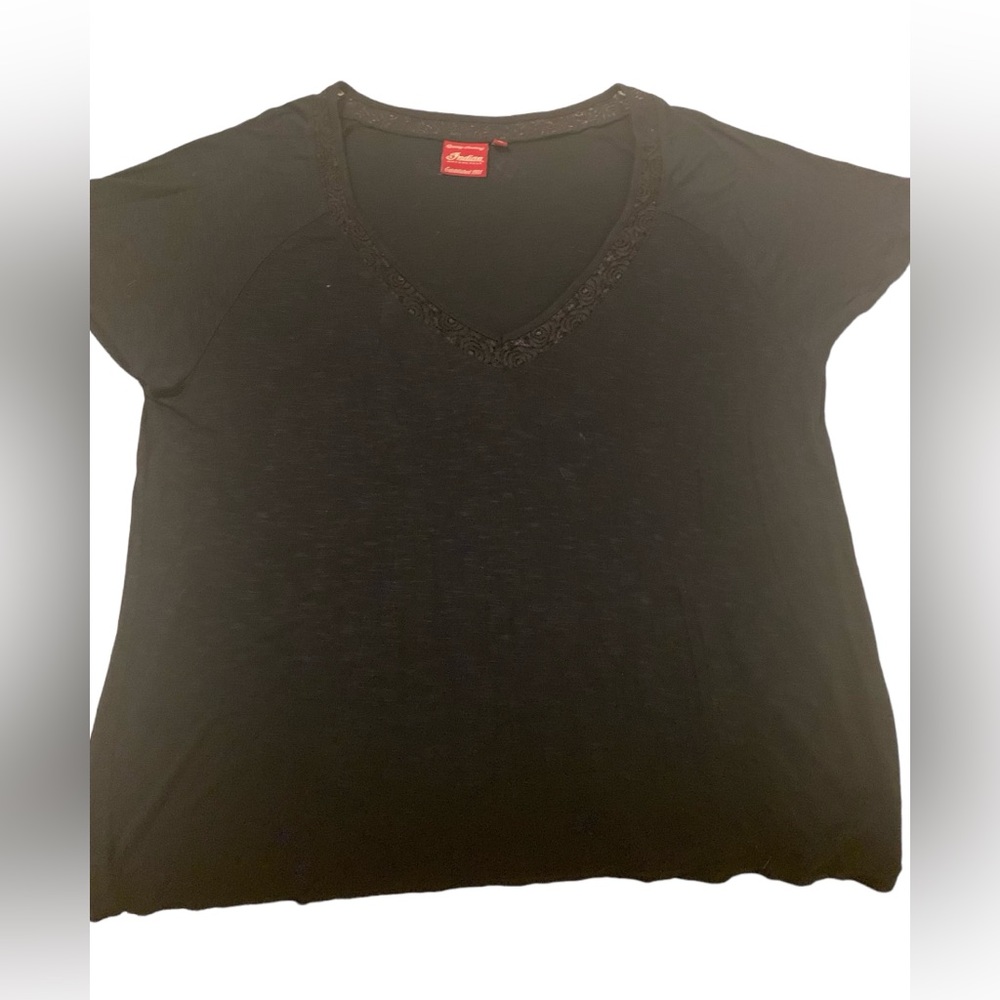 Like new Indian Motorcycle lace trim V-Neck tee sz XL